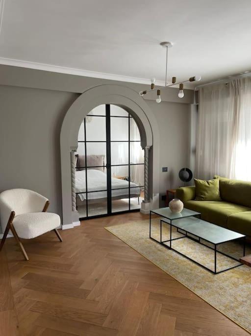 Stunning 1Bd Flat With 50M2 Terrace In The City Center Бухарест Экстерьер фото
